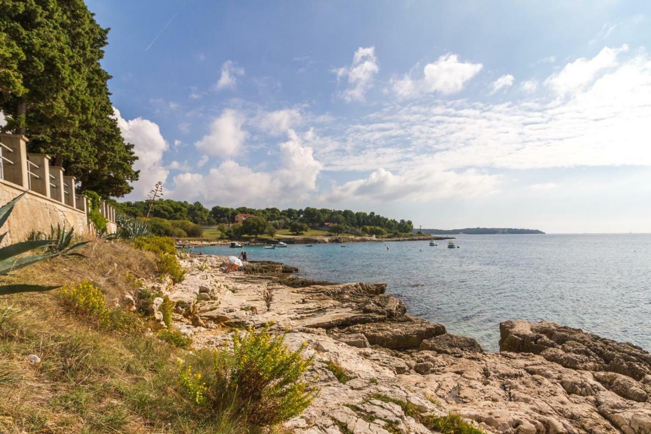 Apartments Tonka Near Beach And Sea Pula Exterior foto