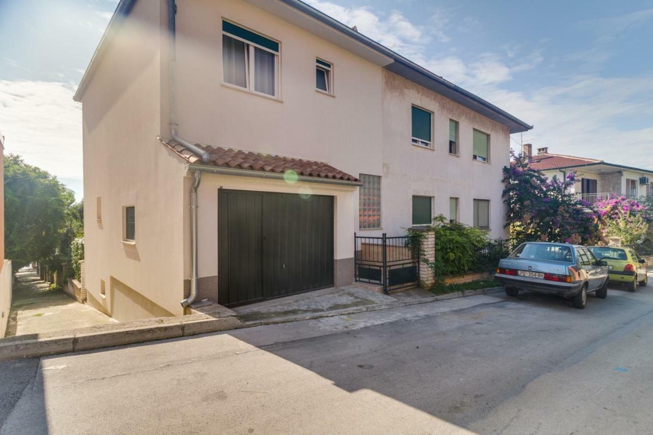 Apartments Tonka Near Beach And Sea Pula Exterior foto